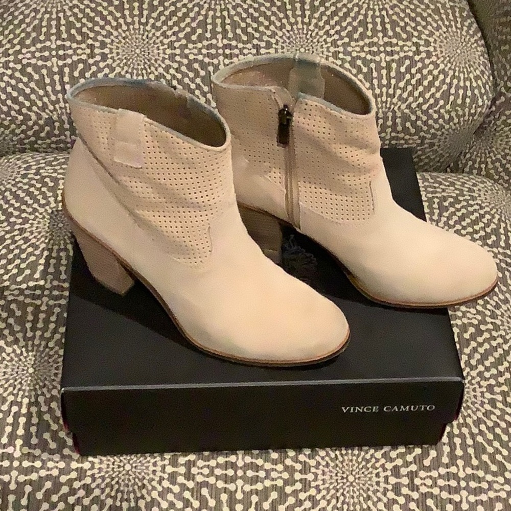 Vince Camuto Holden Bootie Size 8.5